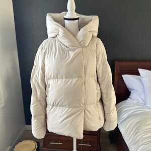 Aritzia The Duvet Puffer Jacket - Sz. L - Matte Pearl